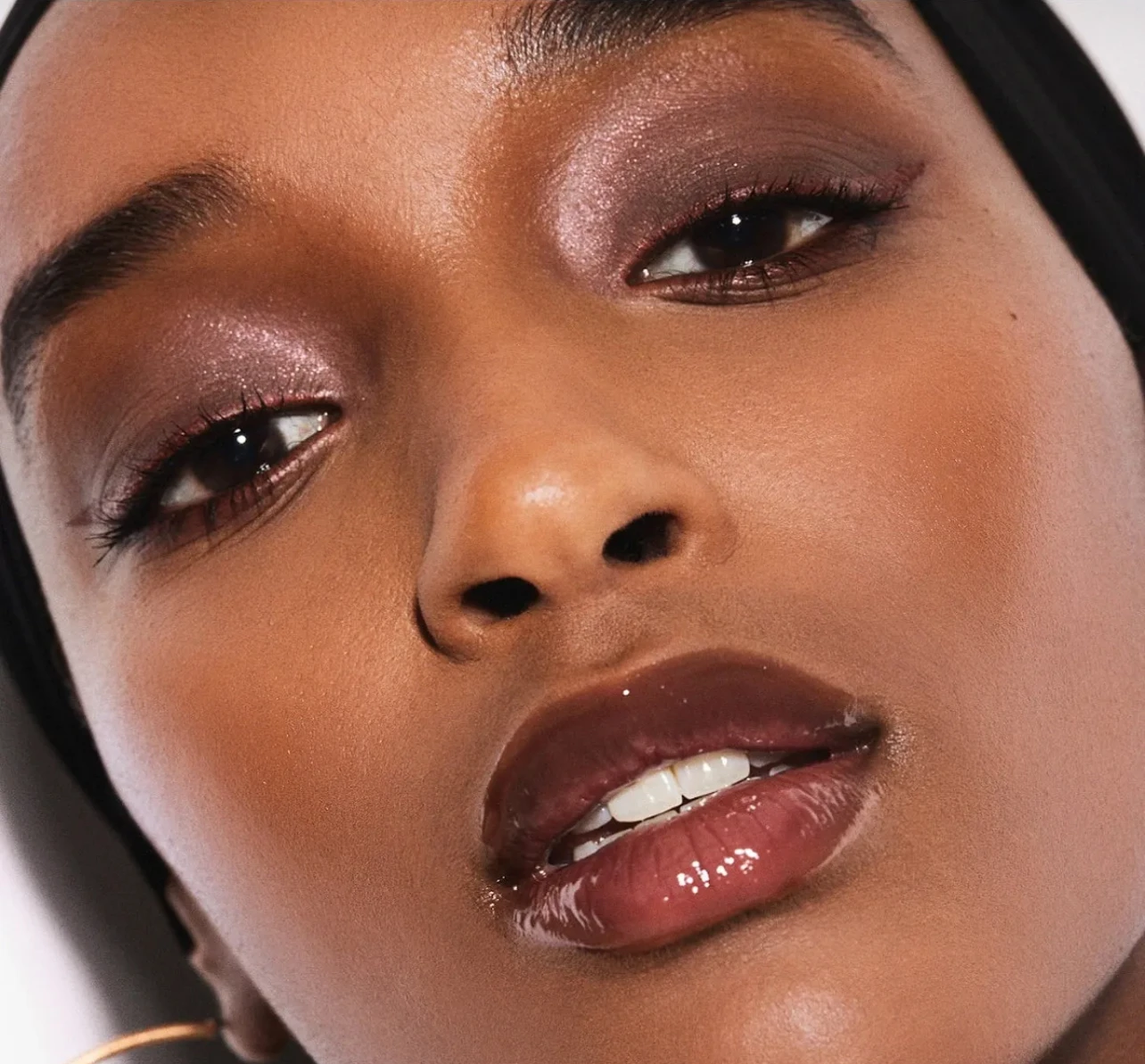Fenty Beauty Gloss Bomb Heat Universal Lip Luminizer + Plumper - Teinte Hot Chocolit