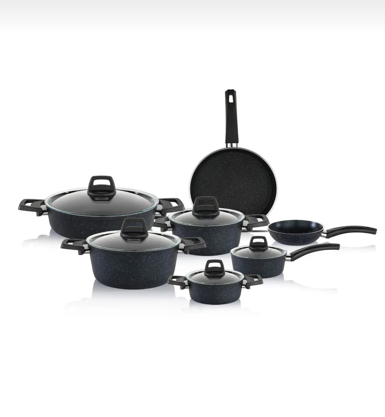 Set de 12 pièces de casseroles et poêles en granit antiadhésif.