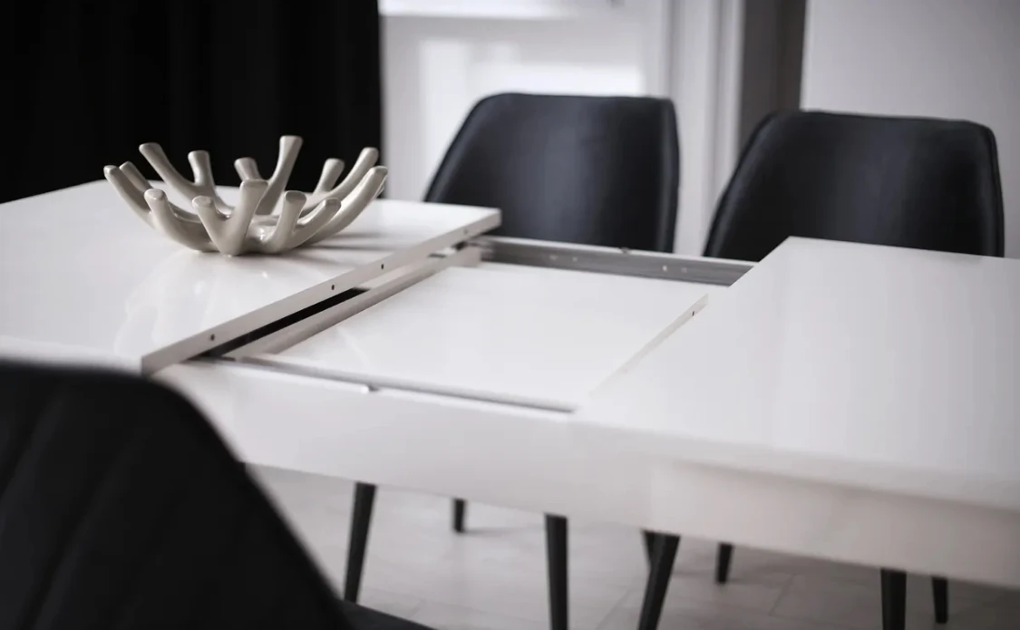 Ensemble tables et chaises