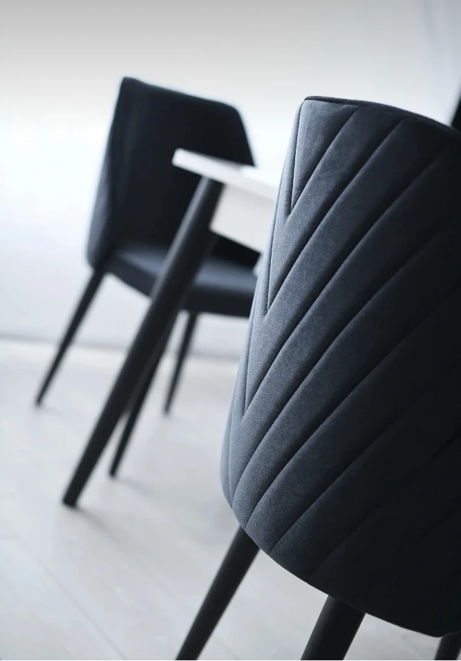 Ensemble tables et chaises